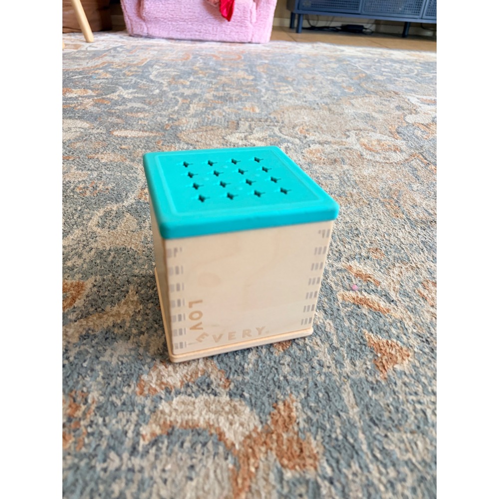 LOVEVERY Coin Bank with Blue Poker Top Montessori Toddler Toy - Picture 2 of 5